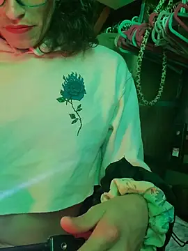 gurlnips live sex cam