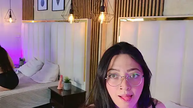 KarinaJones__'s cam snapshot