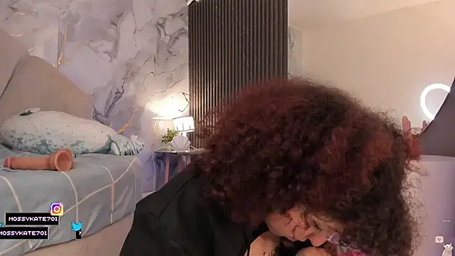 Katemoss70 live sex cam