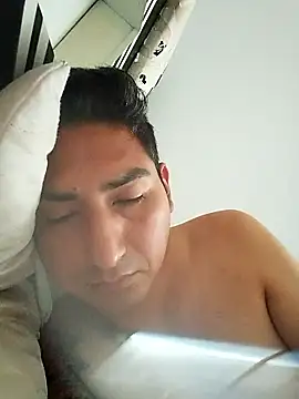 Yrresistible666 live sex cam