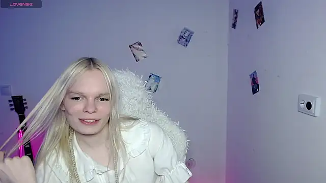 Emily_Nyaffee live sex cam