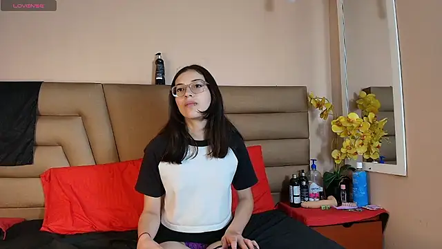 Crimsonsecretts live sex cam