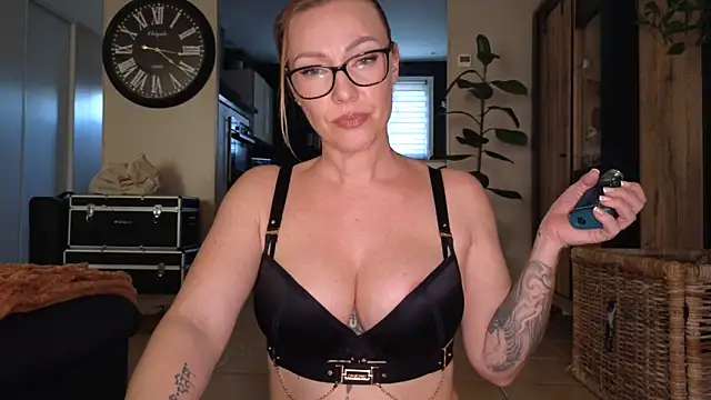 Sacha-xx live sex cam