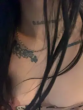 LatinaDollXXX's cam snapshot