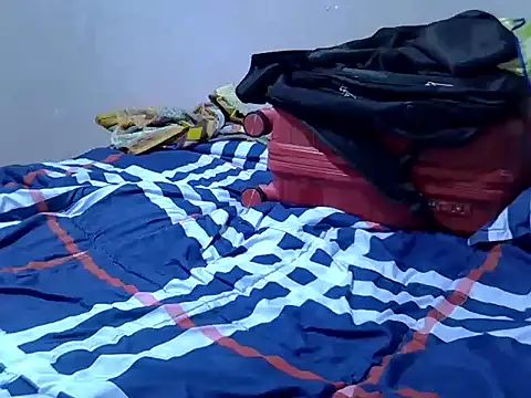 Just_Karu's cam snapshot