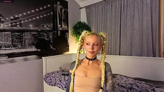 LanaReals's cam snapshot