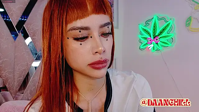 ScarlettRusso1 live sex cam