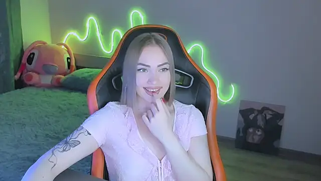 LaraKrein_lk's cam snapshot