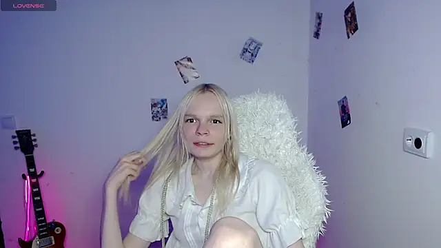 Emily_Nyaffee live sex cam