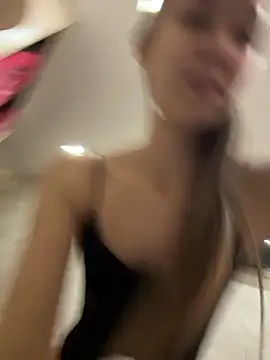 ElliRose live sex cam