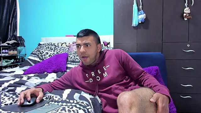 LazyandSniffer28 live sex cam