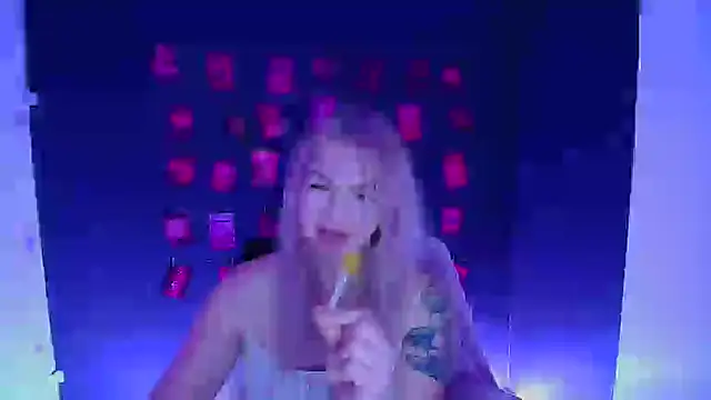 Madonna_Fire's cam snapshot