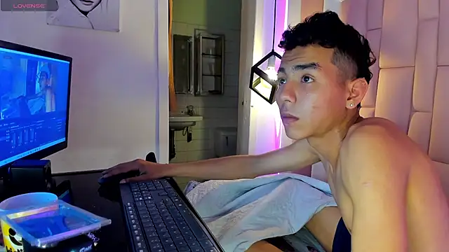 TaylerMiles live sex cam