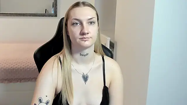 AlexaTease's cam snapshot