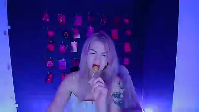 Madonna_Fire's cam snapshot