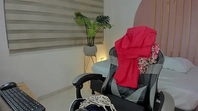 laia_hatman's cam snapshot