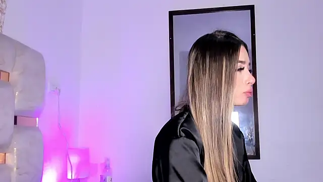 Lola_Blondie live sex cam