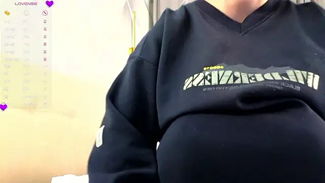 ElizzaBed's cam snapshot