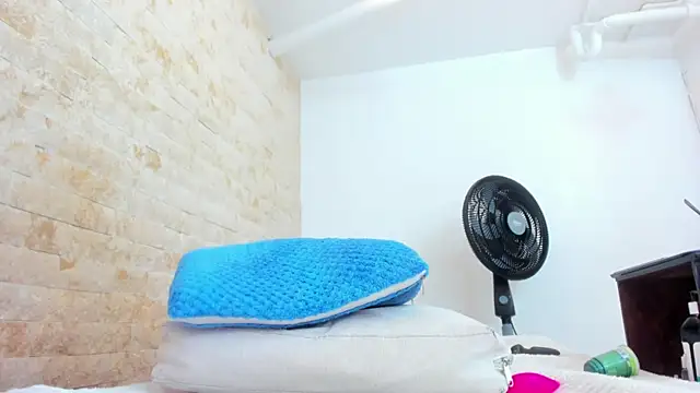 mia_roldan_ live sex cam