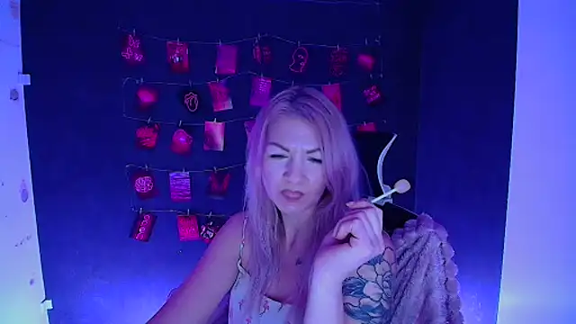 Madonna_Fire's cam snapshot