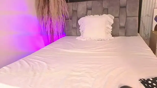 emmy_danielss's cam snapshot