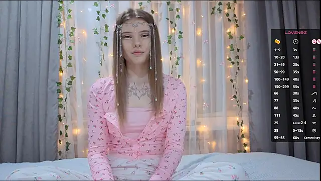 CarolinePepper's cam snapshot