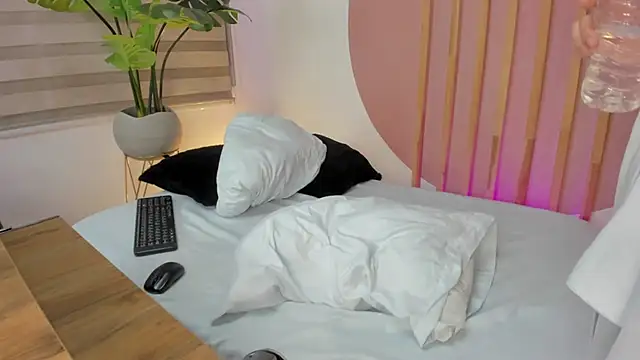 laia_hatman's cam snapshot