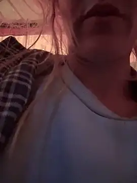 GoldenFlameGoddess live sex cam