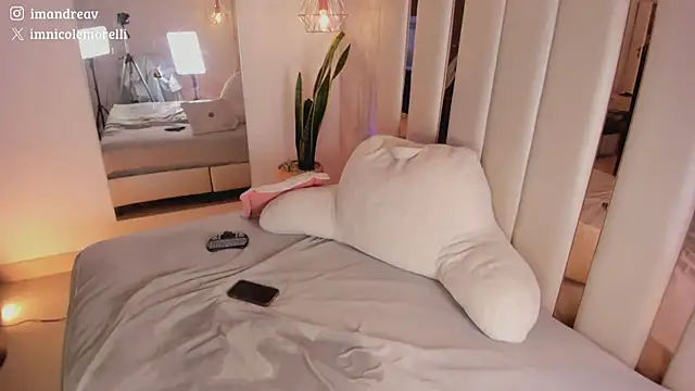Nicolemorelli2 live sex cam
