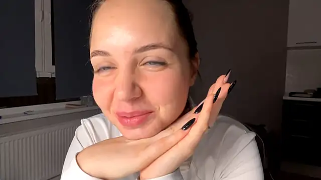 AliceQueenGirl live sex cam