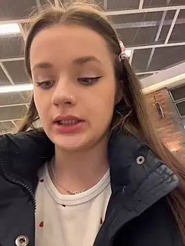 KittyQueeny live sex cam