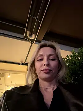 VikaBunny1 live sex cam