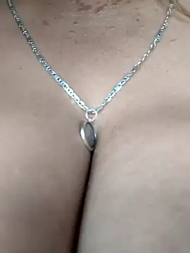 Laura-Hernandez live sex cam