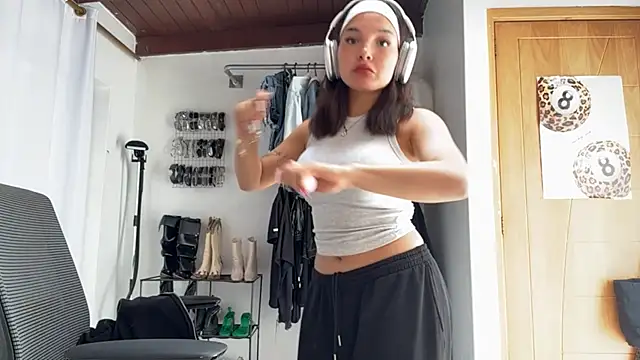 LubaLadeau's cam snapshot