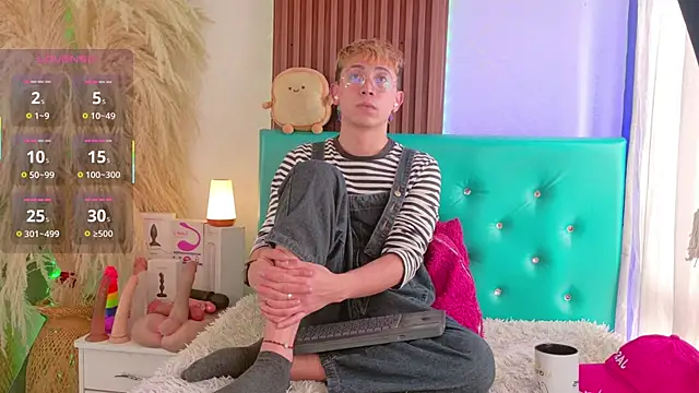 Naughty__Chriss's cam snapshot