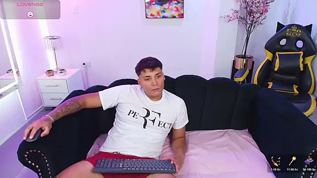 Kathya_and_thiago's cam snapshot