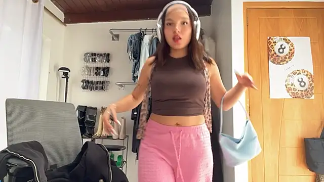 LubaLadeau's cam snapshot