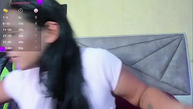 lis_dubois's cam snapshot