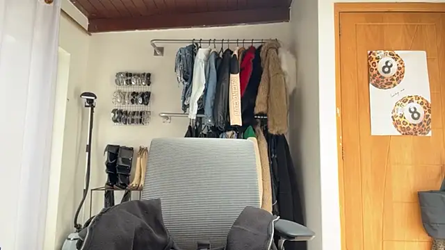 LubaLadeau's cam snapshot