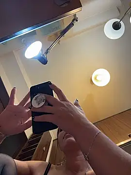 Hotmomcheckk_ live sex cam