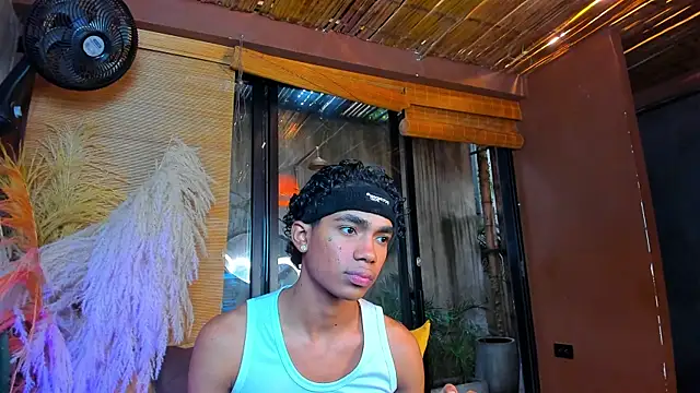 AlanCutee live sex cam