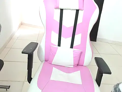 Loly_skinny10's cam snapshot