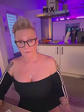 German_Milf live sex cam