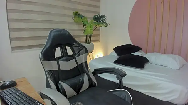 laia_hatman's cam snapshot