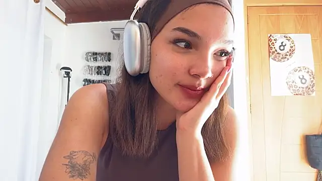 LubaLadeau's cam snapshot