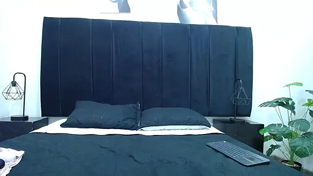 CamiilaReyes live sex cam