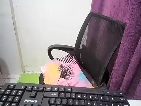 NaughtyPussy4u's cam snapshot