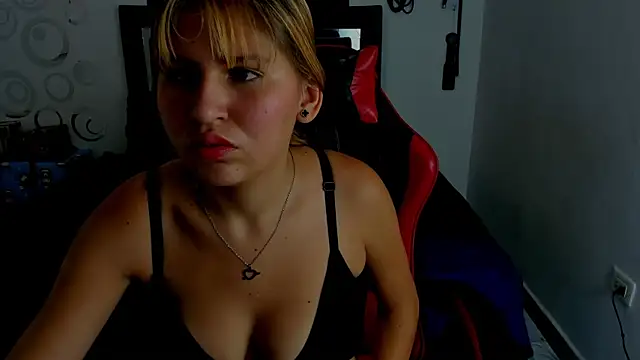 Bella_Blanca's cam snapshot