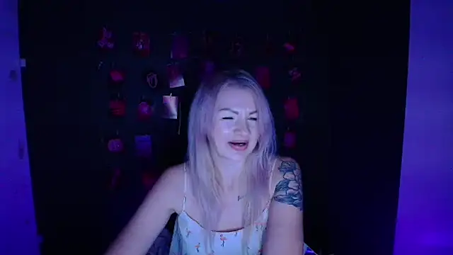 Madonna_Fire's cam snapshot