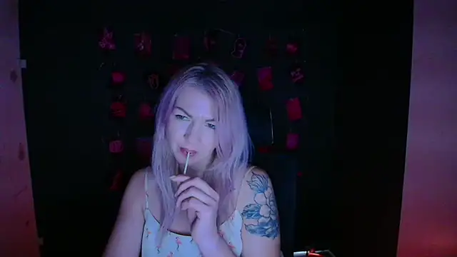 Madonna_Fire's cam snapshot